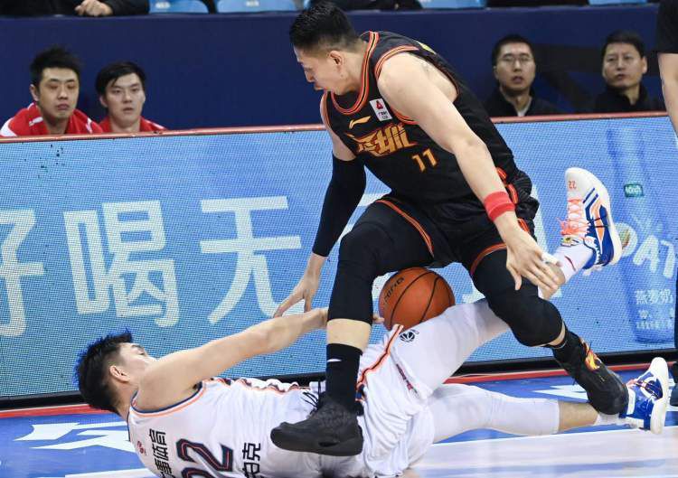 战报莫兰特复出34+8送压哨绝杀!灰熊24分神逆转鹈鹕NBA新赛季常规赛继续进行，孟菲斯灰熊队（7胜19负）翻盘终止连败。